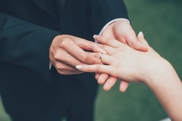 【婚約の準備】プロポーズ前と婚約期間中に必要な8つの準備リスト
